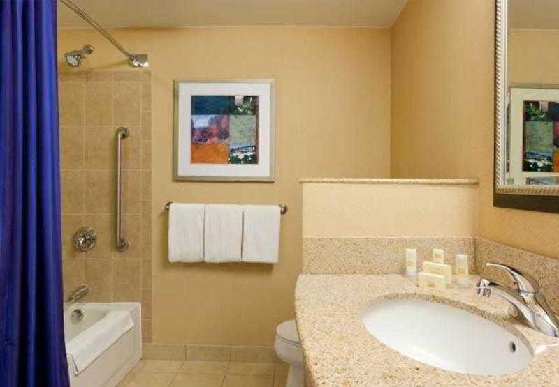 Hotel Courtyard Hartford 3*