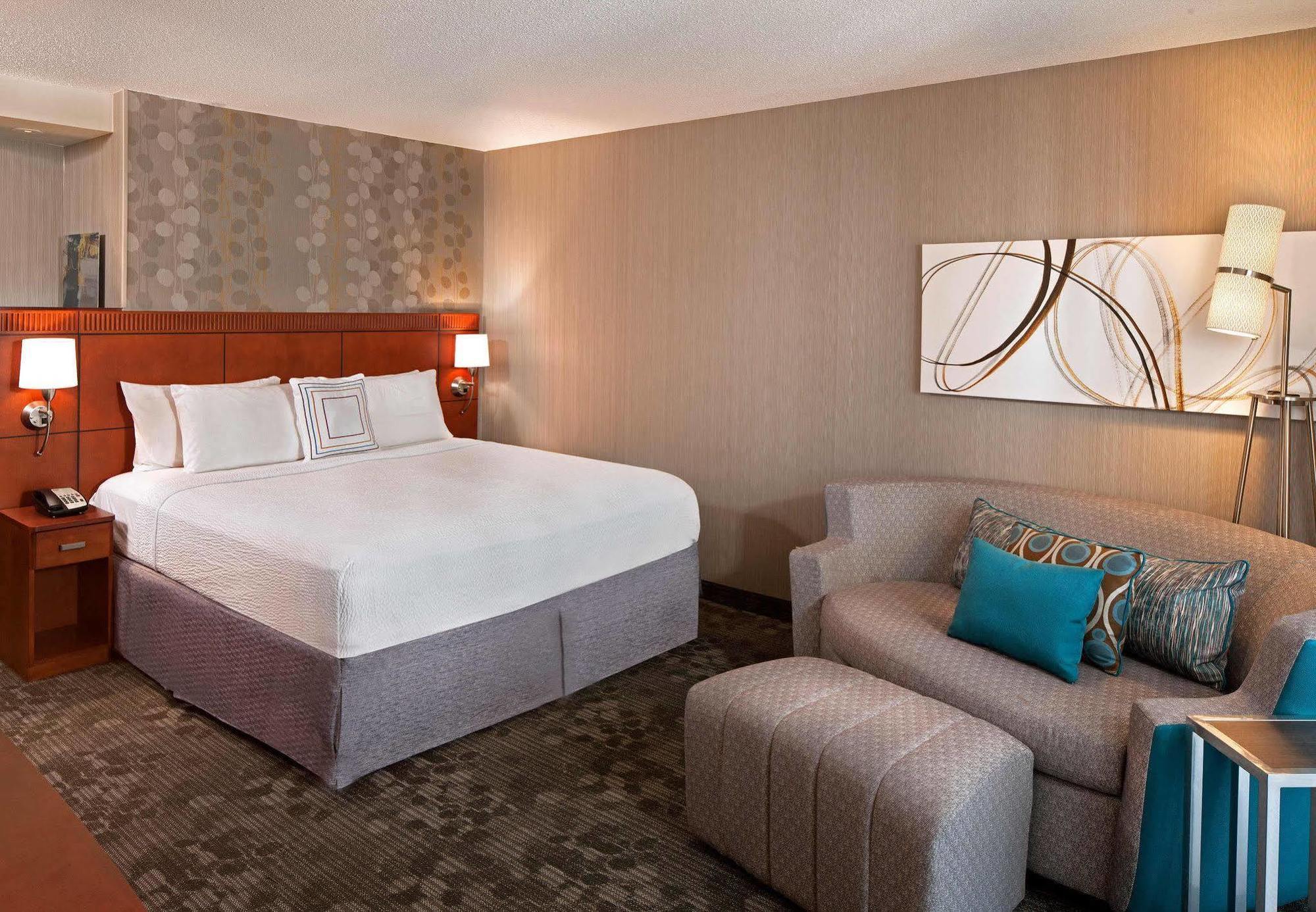 Courtyard Hartford 3*