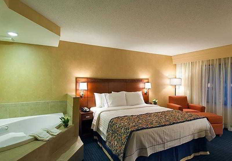 Courtyard Hartford 3*